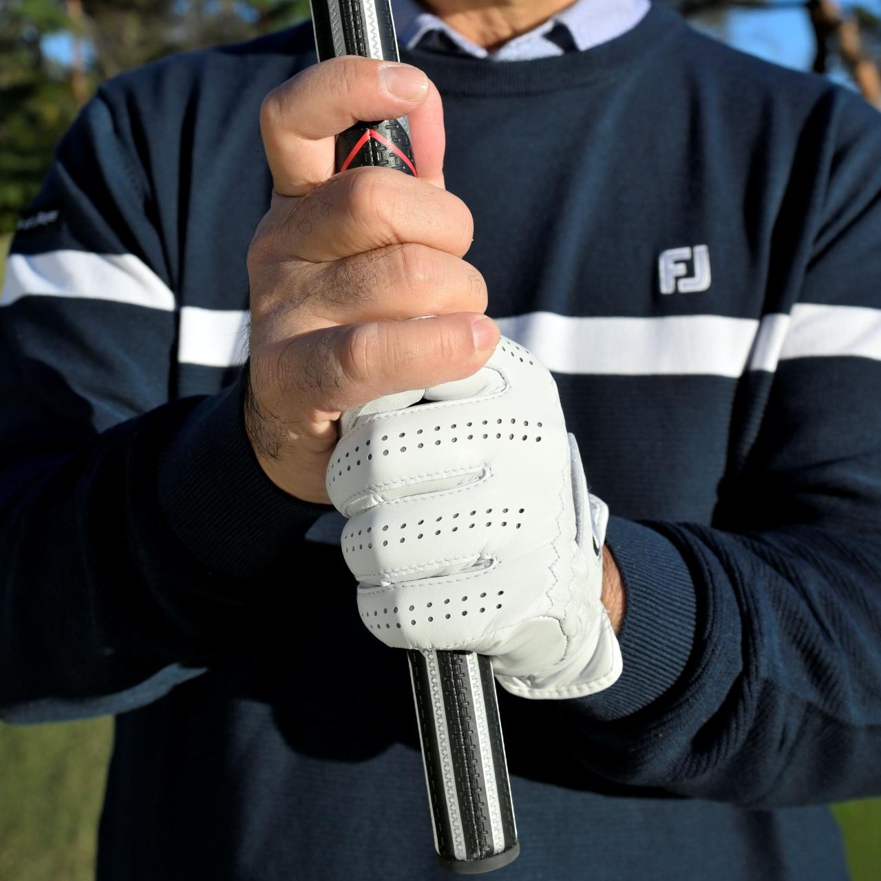 画像: ショットと同じ握り方でOK