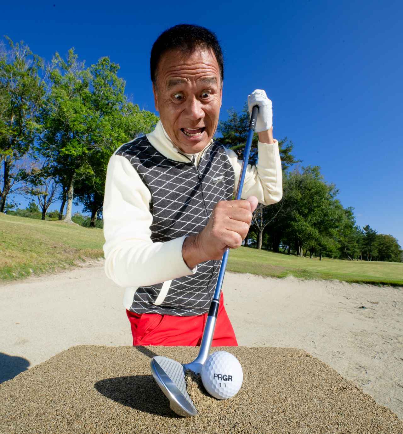 画像: 砂の層を削っていく感じだな