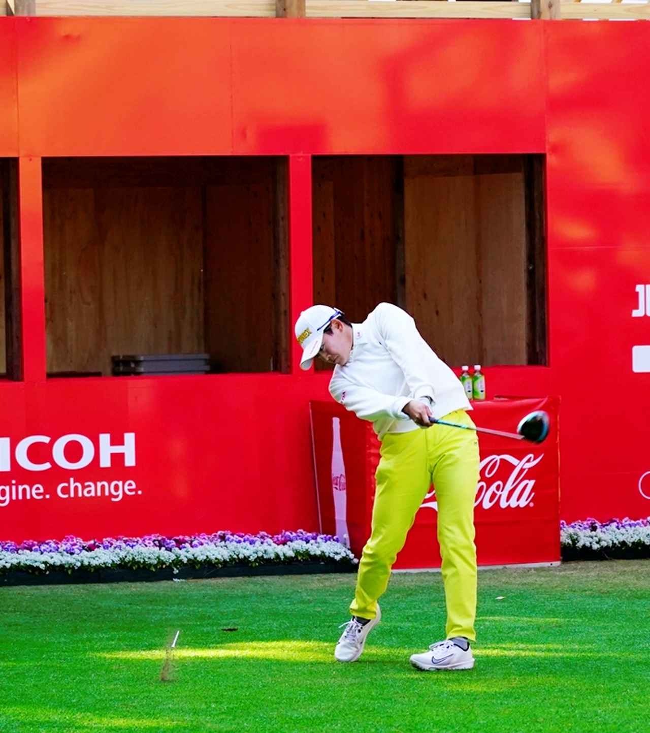 画像 : 13番目の画像 - 岩井明愛　斜め正面連続写真 - みんなのゴルフダイジェスト