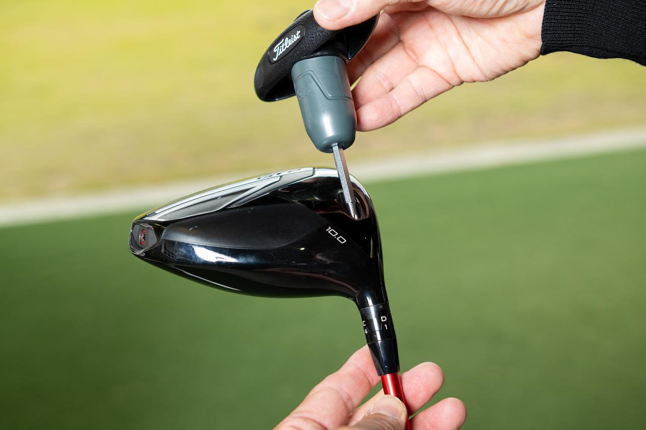 画像: スリーブの調整機能で10度のロフトから0.75度立てる設定(D1)にすると、さらに好結果に