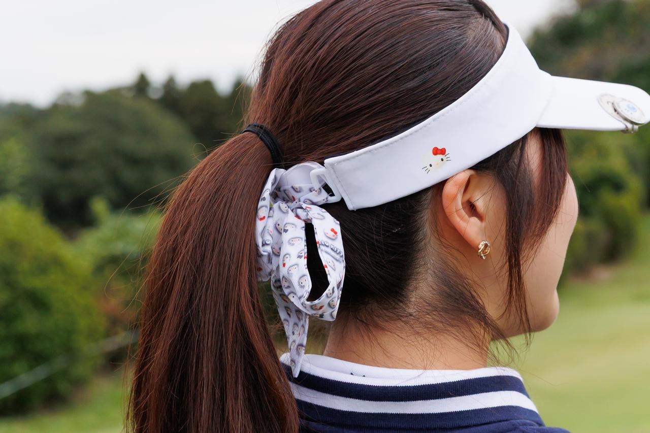 画像: チャーミングすぎる〈ハローキティ〉のリボン付きサンバイザー