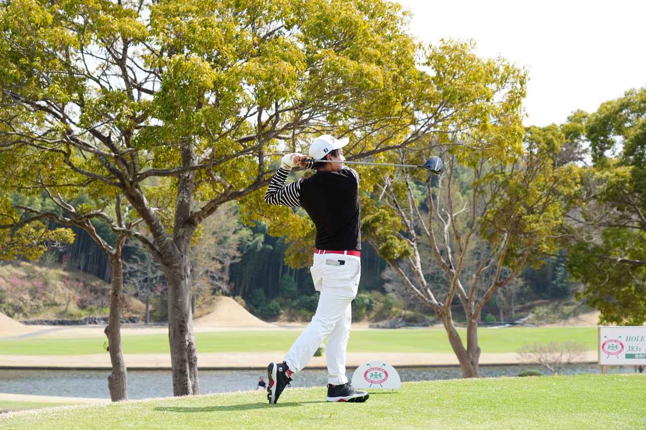 画像 : 10番目の画像 - 【連続写真10枚】2位発進の鈴木晃祐のドライバースウィング正面連続写真（撮影/岡沢裕行） - みんなのゴルフダイジェスト