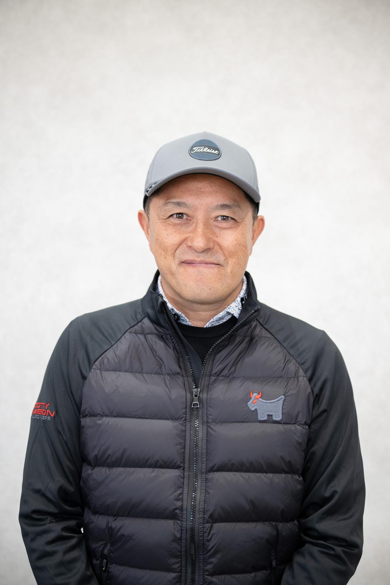 画像: タイトリスト フィッティングスペシャリストの井上博通さん。豊富な経験からショットデータを的確に読み取り、最適なスペックへと導いてくれる