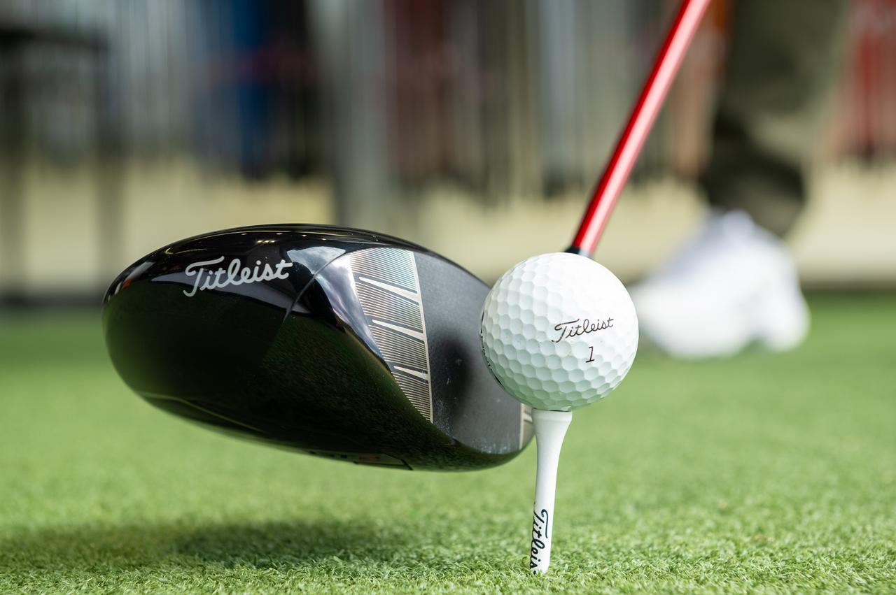 画像: 「フェース面のデザインこそ変わったけど、外見は大きく前作(TSR2)から変わっていない。でもそのブレなさがタイトリストらしいし、プロにとっては安心」(横田プロ)