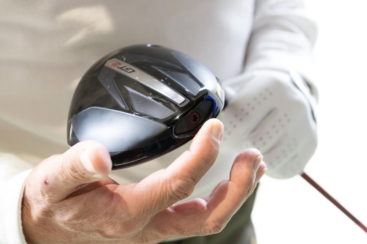 画像: 「フェースセンターの真後ろに頂点がある形状がいい。その部分にあるウェイトがボールをもうひと押ししてくれる感覚がある」(横田プロ)