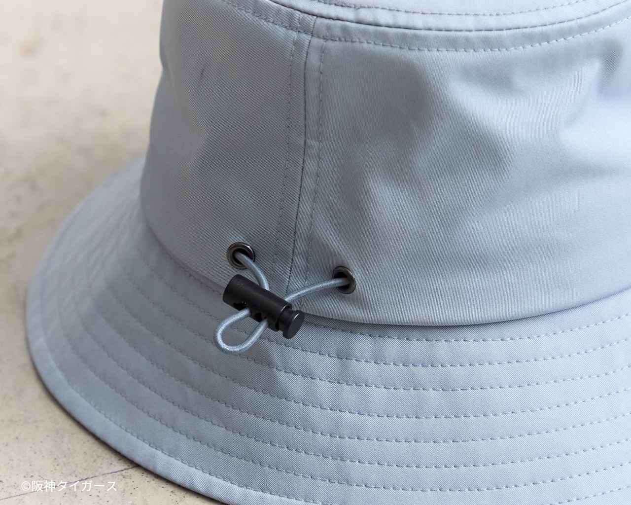 画像 : 「バケットハット」サイズ：FREE、カラー：グレー/ネイビー、価格：7590円（税込み）