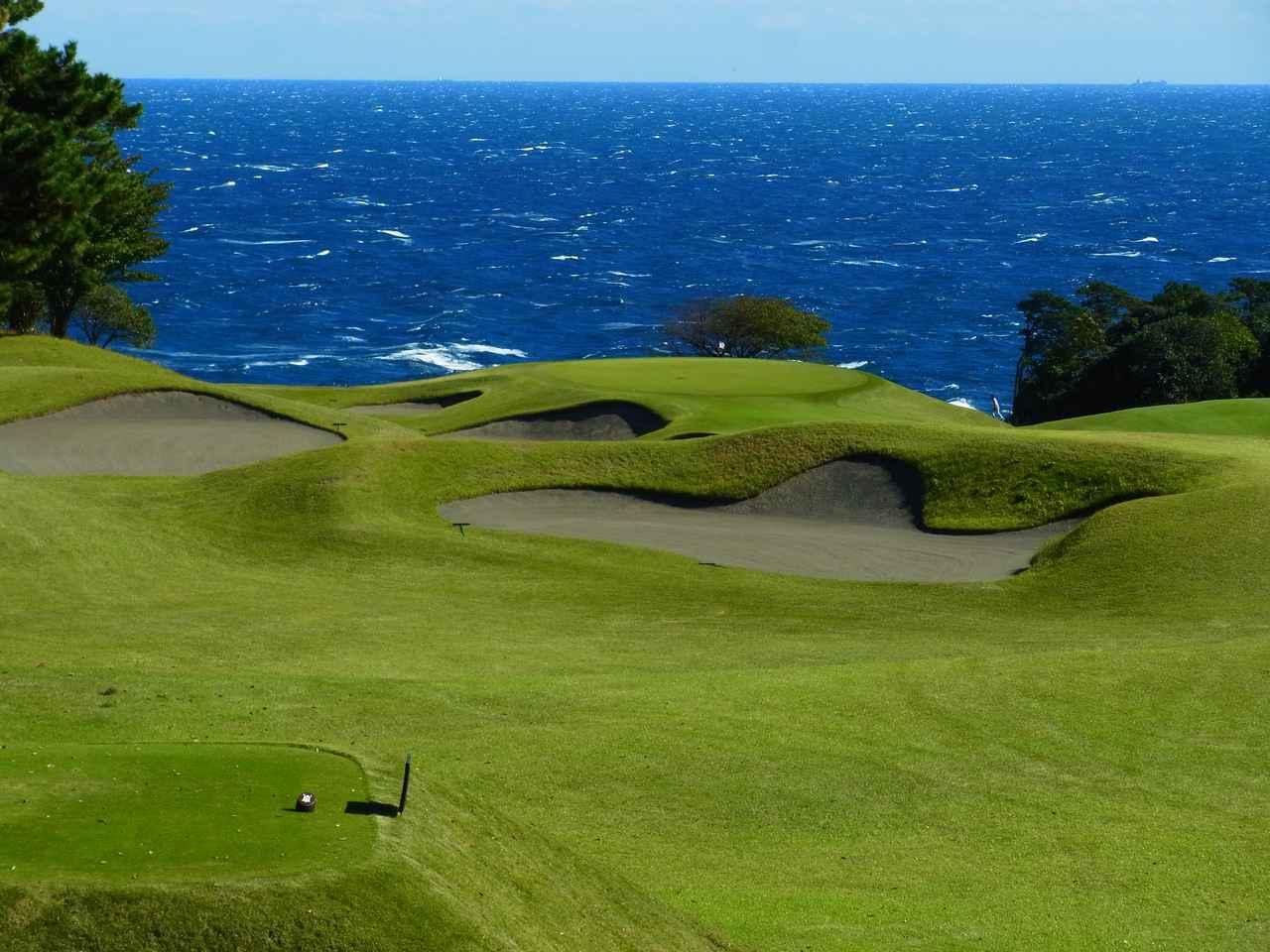 画像: 一度は挑戦してみたい、「名コースの名ホール」 ~第3回~ 川奈ホテルゴルフコース 富士コース 7番ホール - みんなのゴルフダイジェスト