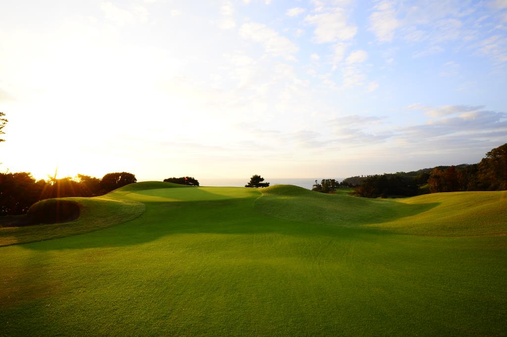 画像: 【目指せ!ゴルフの雑学王】新婚旅行でマリリン・モンローと「川奈ホテル」に訪れたのは誰? - みんなのゴルフダイジェスト