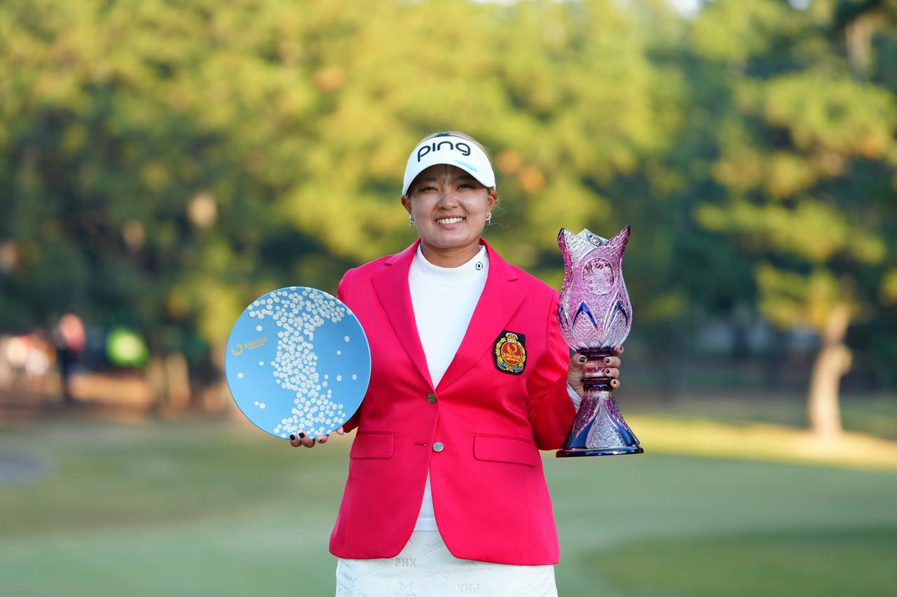 画像: 「JLPGAツアー選手権リコーカップ」で今季2勝目を飾った鈴木愛