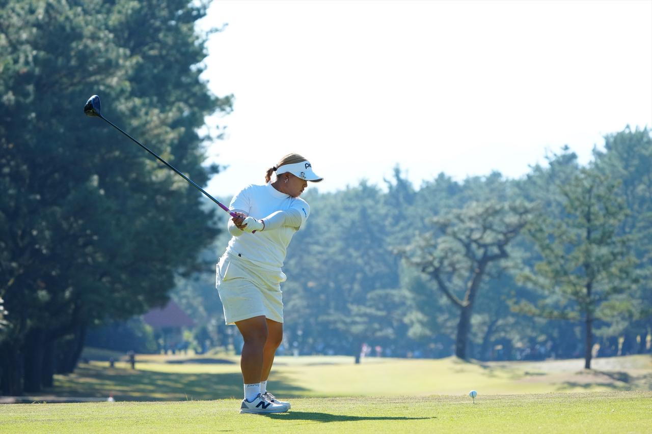 画像 : 4番目の画像 - 鈴木愛　ドライバー斜め正面連続写真 - みんなのゴルフダイジェスト