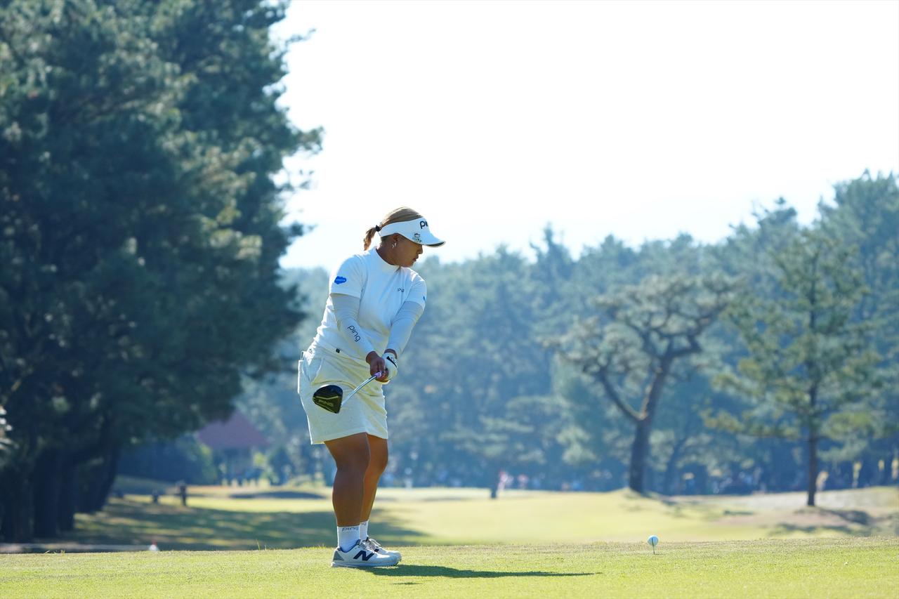 画像 : 3番目の画像 - 鈴木愛　ドライバー斜め正面連続写真 - みんなのゴルフダイジェスト