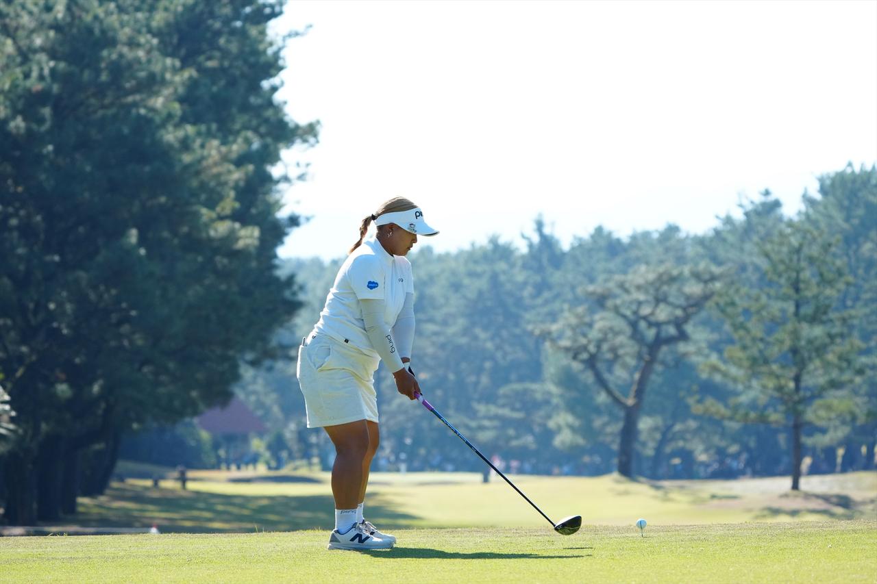 画像 : 2番目の画像 - 鈴木愛　ドライバー斜め正面連続写真 - みんなのゴルフダイジェスト