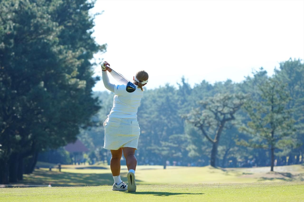 画像 : 19番目の画像 - 鈴木愛　ドライバー斜め正面連続写真 - みんなのゴルフダイジェスト