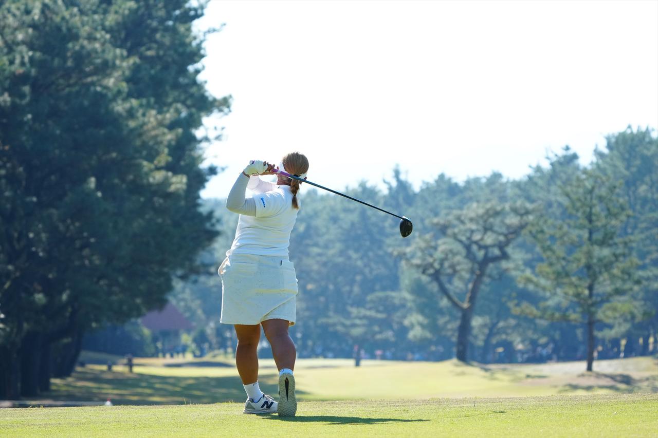 画像 : 20番目の画像 - 鈴木愛　ドライバー斜め正面連続写真 - みんなのゴルフダイジェスト