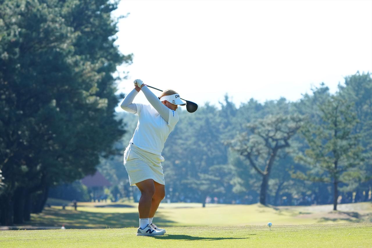 画像 : 6番目の画像 - 鈴木愛　ドライバー斜め正面連続写真 - みんなのゴルフダイジェスト