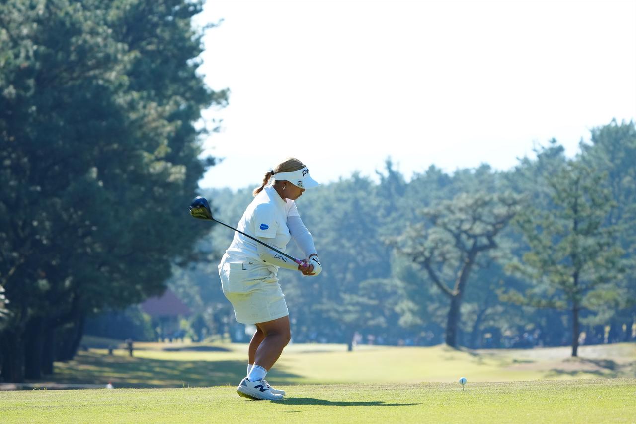 画像 : 12番目の画像 - 鈴木愛　ドライバー斜め正面連続写真 - みんなのゴルフダイジェスト