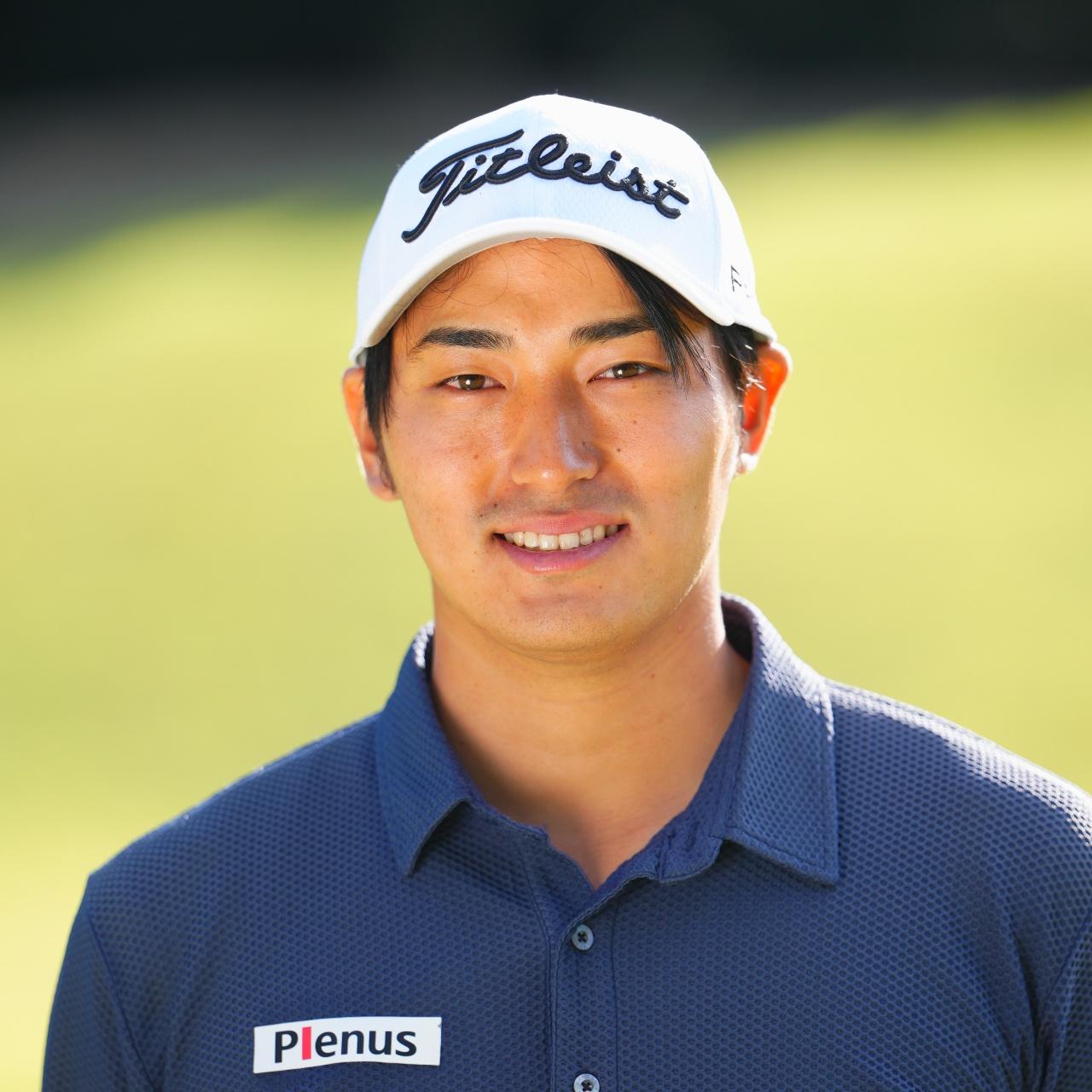 画像: パターは「指が白くなるまで120％の力で握る」のが良い!? 「パターだけ左打ち」の石塚祥利プロが、イップスに苦しんだからこそ分かったパットの神髄とは