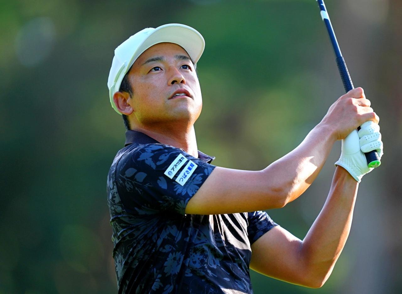 画像: 「初めて会ったのは22年のプレーヤーズ選手権の視察で。たまたま練ランを見て、いいスウィングだしいい球を打つなあ、と感じました。それは今も変わりません」（佐藤プロ）