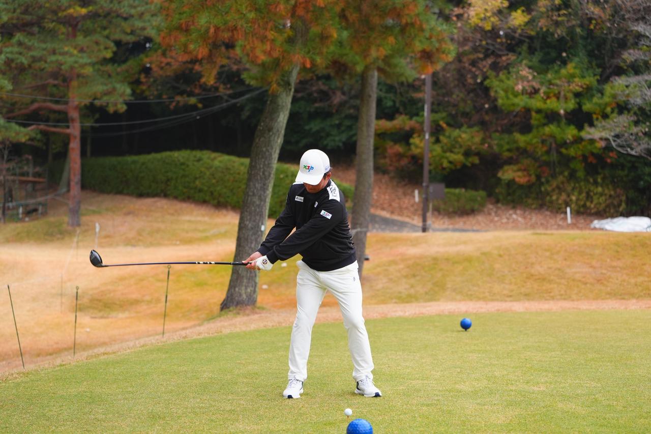 画像 : 2番目の画像 - 【連続写真10枚】今週撮り下ろし！ 金子駆大のドライバー正面連続写真（撮影/姉崎正） - みんなのゴルフダイジェスト