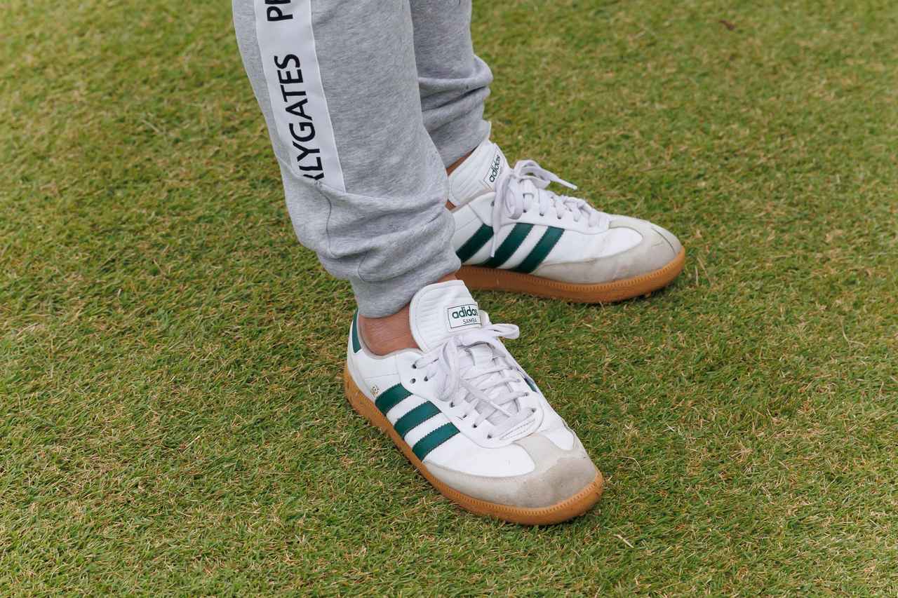 画像: スタイリッシュさを醸し出す名作〈サンバ〉のゴルフ用スパイクレス