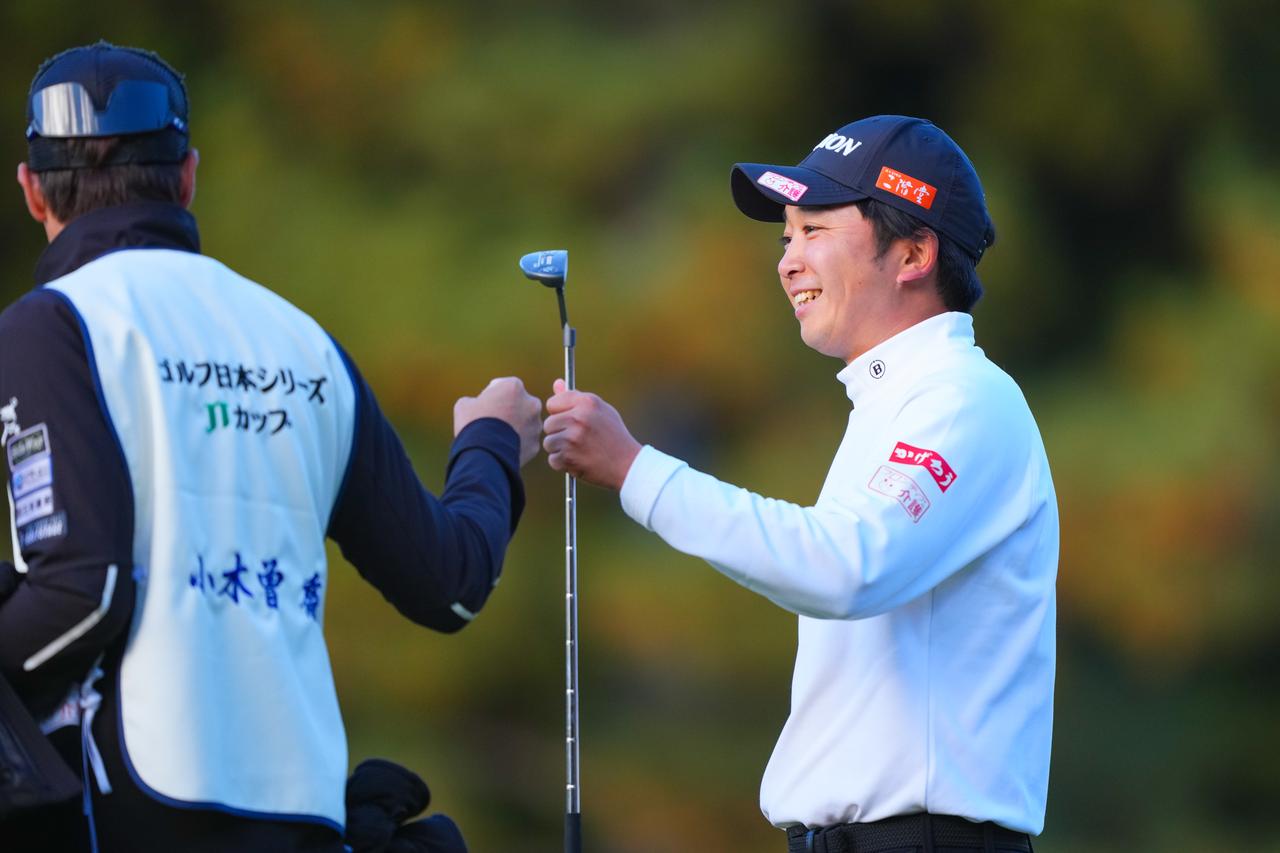 画像: 初日細野と並ぶ2位タイ、2日目を2アンダーと伸ばしトップに浮上した小木曽喬（撮影／姉崎正）