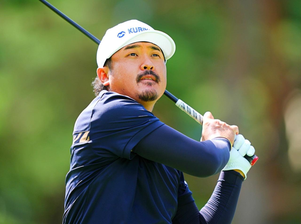 画像: 「正確性の高いショットとショートゲームの上手さが身上。唯一、飛距離が課題でしたが、年々、数字も伸びており成績にもつながっています」(佐藤プロ)