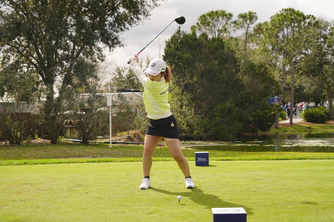 画像 : 16番目の画像 - 古江彩佳　ドライバー正面連続写真 - みんなのゴルフダイジェスト