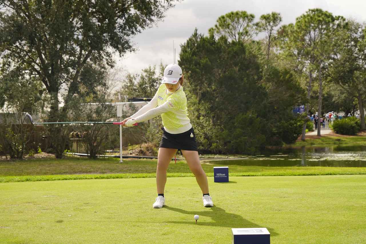 画像 : 11番目の画像 - 古江彩佳　ドライバー正面連続写真 - みんなのゴルフダイジェスト