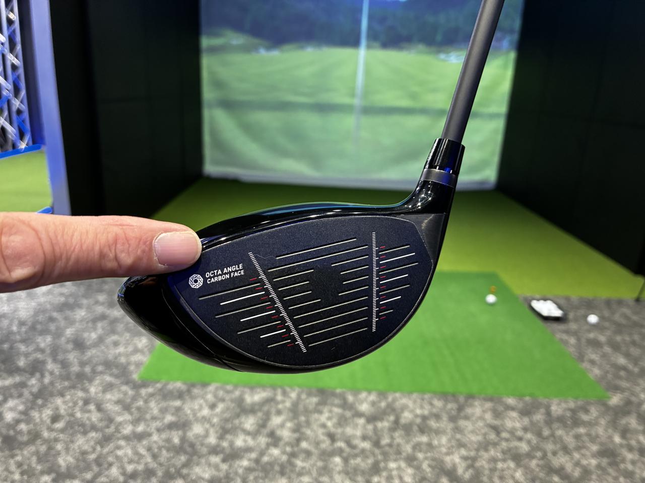 画像: 「フェース面の白いラインのデザインが絶妙。フェースの視認性も高く構えやすい」(平野)