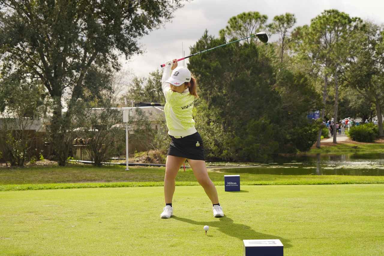 画像 : 19番目の画像 - 古江彩佳　ドライバー正面連続写真 - みんなのゴルフダイジェスト