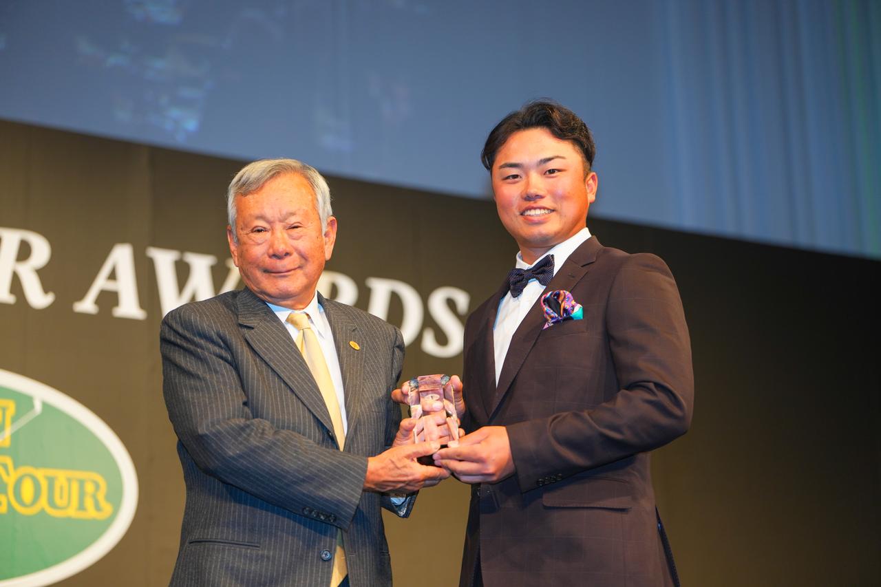 画像: 25年は開幕戦「東建ホームメイトカップ」で3位タイに入るなど、少ない試合数ながらシード権を獲得した出利葉太一郎