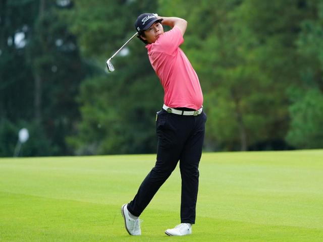 画像: スタンドタイプのキャディバッグ使用でも話題になった下家秀琉は、サイド部分に切り返しのないシンプルなデザインが特徴の「Premiere Series Field」を使用。※写真は「バンテリン東海クラシック」最終日 （撮影／岡沢裕行）