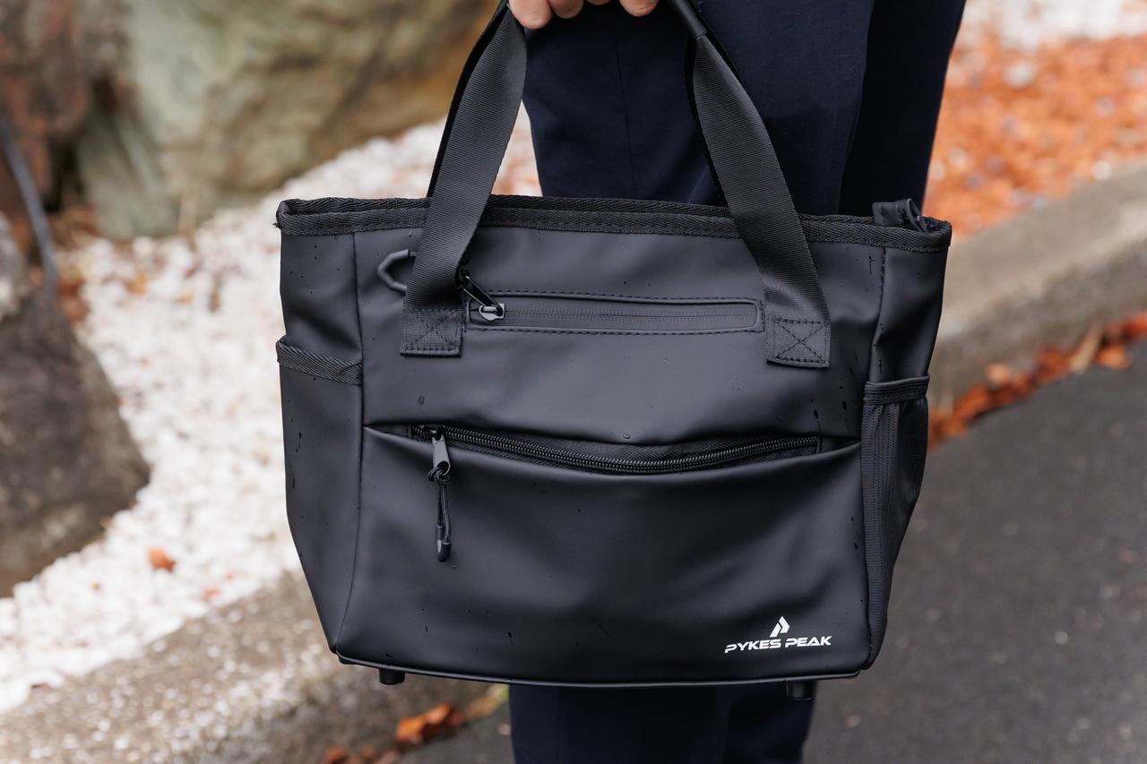 画像: 防水加工で止水ジップ付きの〈パイクスピーク〉のラウンドバッグ