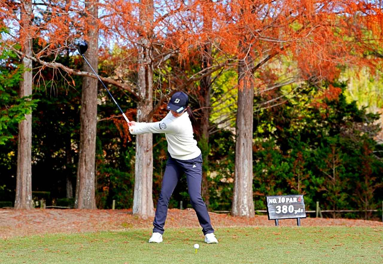 画像 : 3番目の画像 - 【スウィングをチェック】トップ合格伊藤愛華のドライバーショット連続写真 - みんなのゴルフダイジェスト