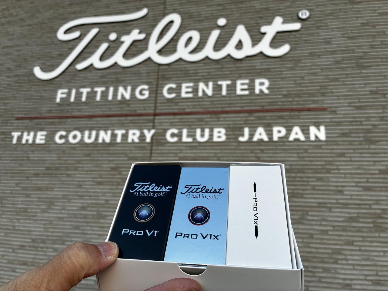 画像: お土産はプロV1ファミリーのお試しパック。新しいレフトダッシュのパッケージデザインも楽しみだ