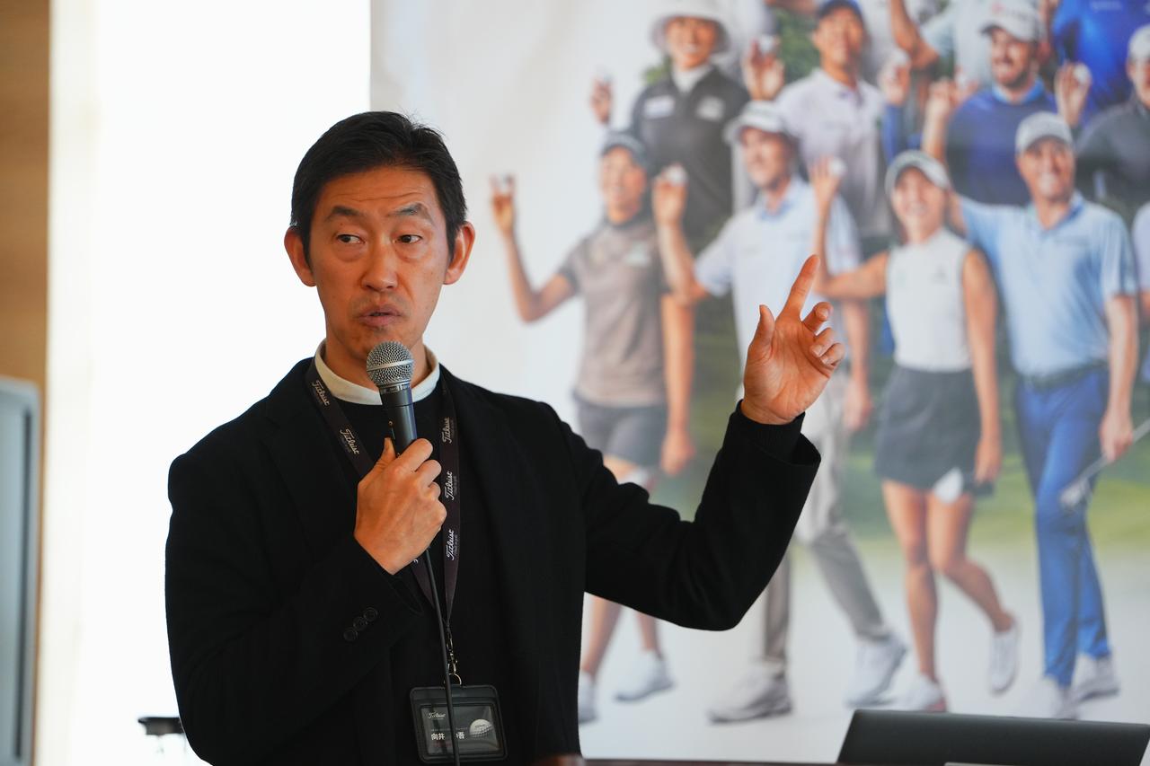 画像: タイトリスト ゴルフボールフィッティングスペシャリストの向井伸吾さんが新「プロV1x レフトダッシュ」のテクノロジーや性能を説明