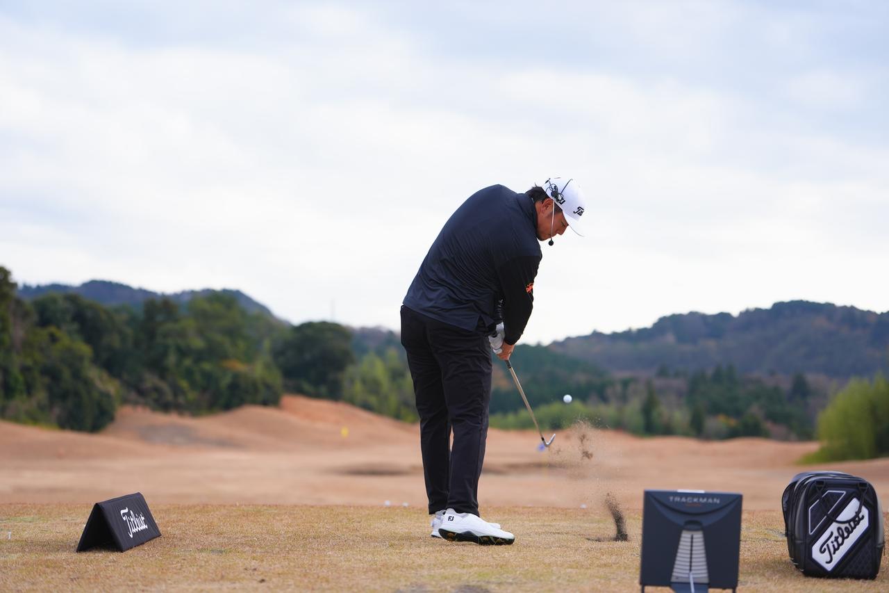 画像: 300Yを超えるドライビングレンジ、2面のグリーンを擁するアプローチフィールドなどを備え、ツアーレベルのフィッティングが受けられる「タイトリスト フィッティングセンター」で開催