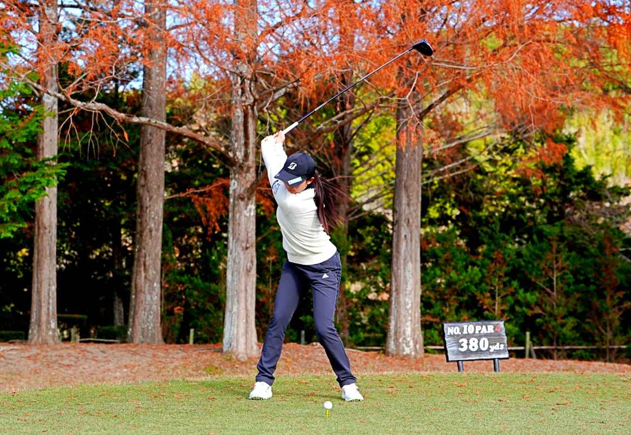 画像 : 4番目の画像 - 【スウィングをチェック】トップ合格伊藤愛華のドライバーショット連続写真 - みんなのゴルフダイジェスト