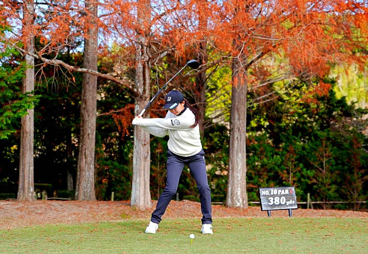画像 : 5番目の画像 - 【スウィングをチェック】トップ合格伊藤愛華のドライバーショット連続写真 - みんなのゴルフダイジェスト