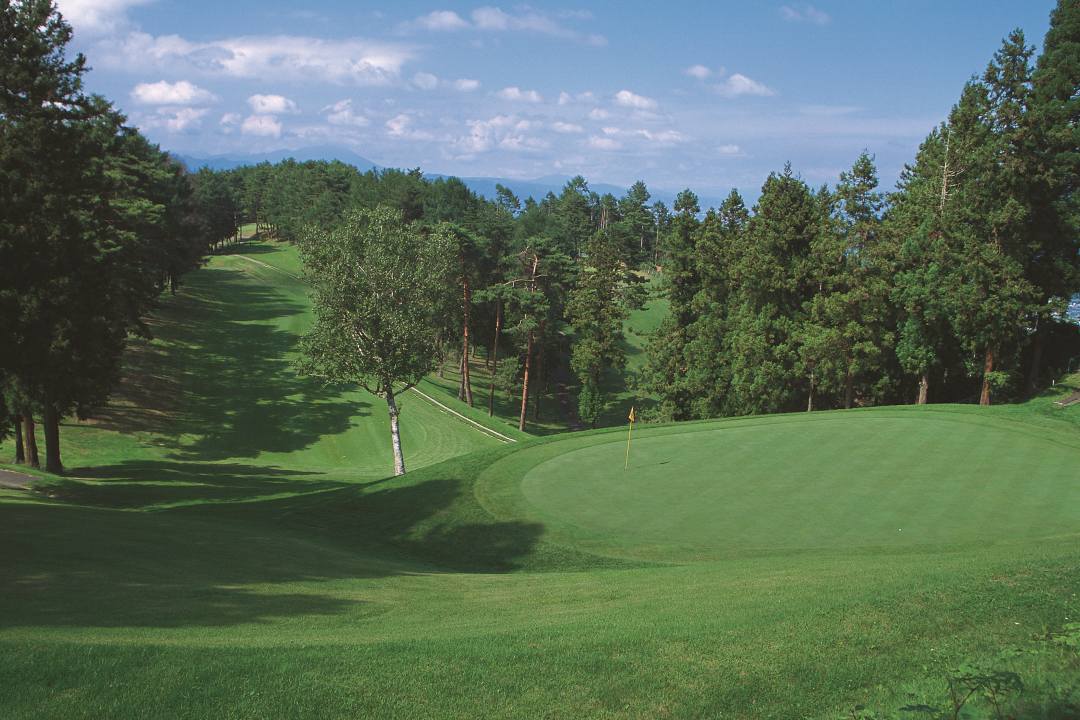 画像: ゴルフ場には「鐘」を鳴らすホールがある!? ゴルフコースの「ヒマラヤ」を解説! プレッシャーのかかる設計の妙【ラウンド中の小ネタに使えるゴルフ知識 #31】 - みんなのゴルフダイジェスト