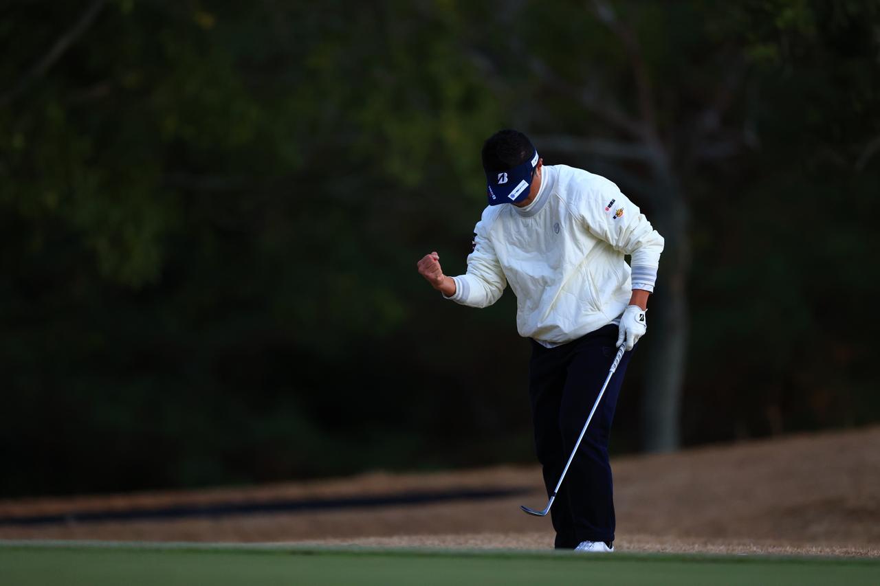 画像 : 23番目の画像 - 【写真で振り返る】片岡大育の1位を決めたチップインバーディ（撮影/大澤進二） - みんなのゴルフダイジェスト