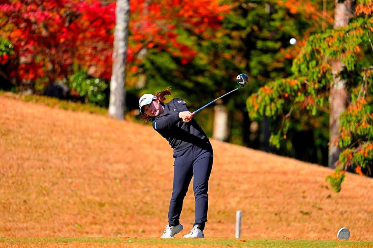 画像 : 11番目の画像 - 【スウィングをチェック】藤本愛菜のドライバーショット（撮影/姉崎正） - みんなのゴルフダイジェスト