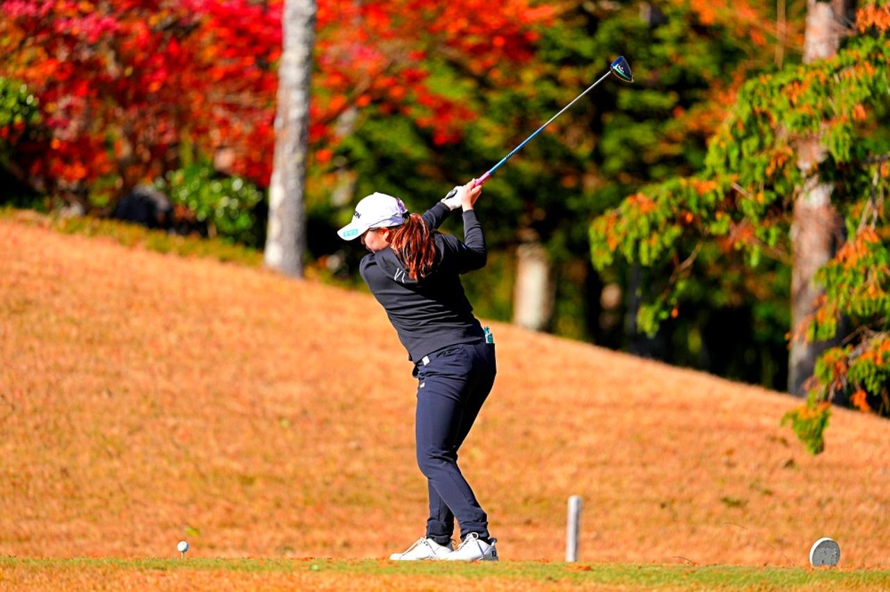 画像 : 4番目の画像 - 【スウィングをチェック】藤本愛菜のドライバーショット（撮影/姉崎正） - みんなのゴルフダイジェスト