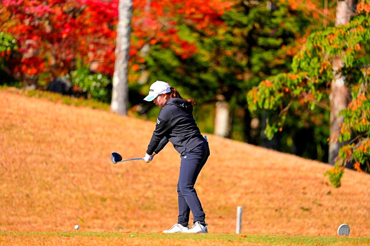 画像 : 2番目の画像 - 【スウィングをチェック】藤本愛菜のドライバーショット（撮影/姉崎正） - みんなのゴルフダイジェスト