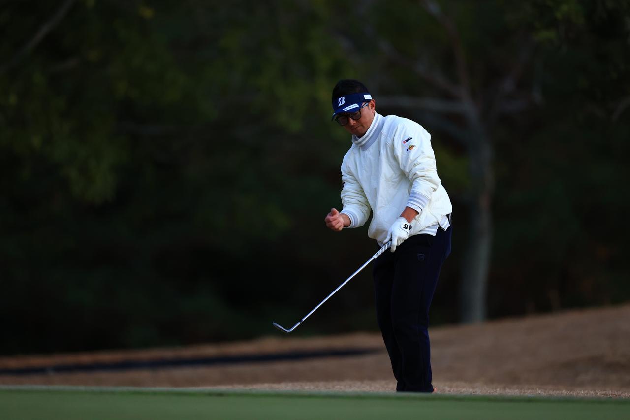 画像 : 20番目の画像 - 【写真で振り返る】片岡大育の1位を決めたチップインバーディ（撮影/大澤進二） - みんなのゴルフダイジェスト