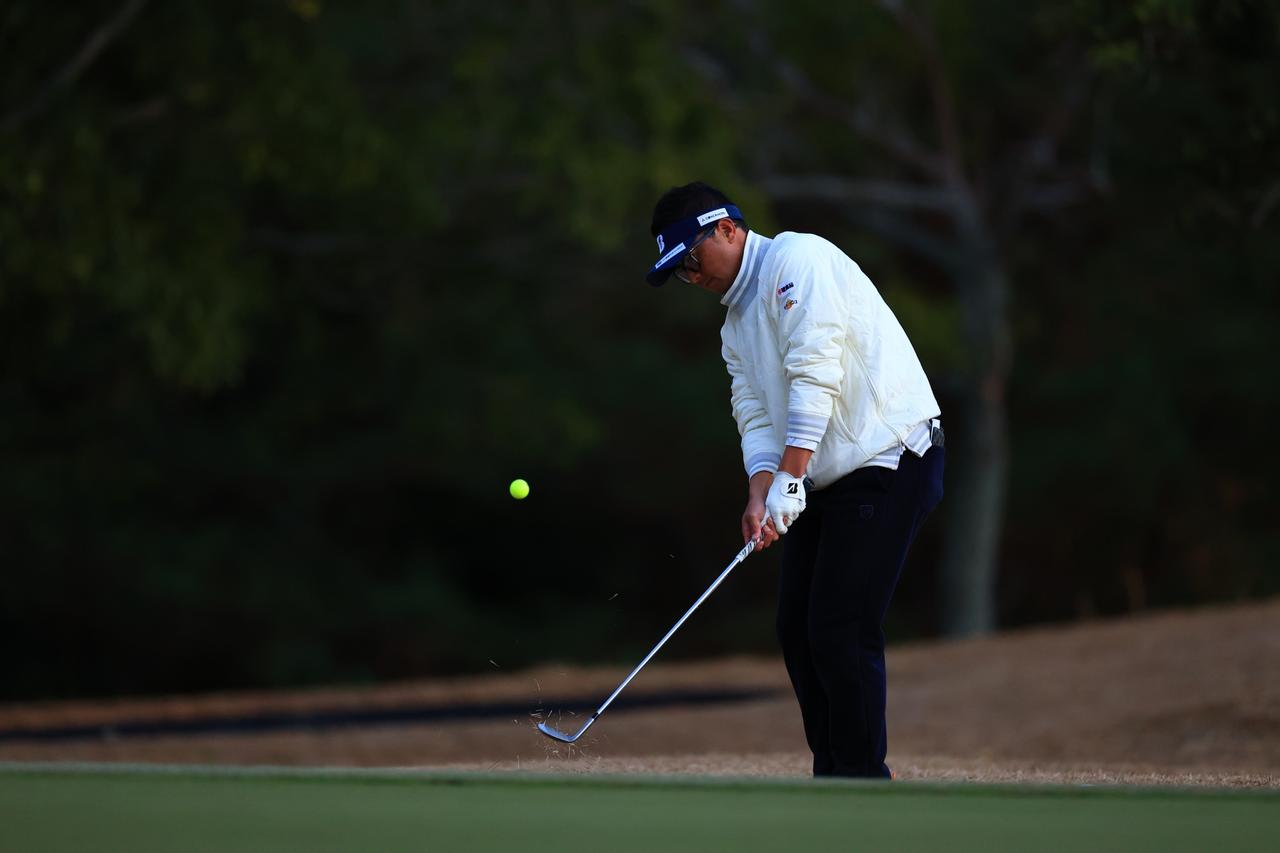 画像 : 3番目の画像 - 【写真で振り返る】片岡大育の1位を決めたチップインバーディ（撮影/大澤進二） - みんなのゴルフダイジェスト