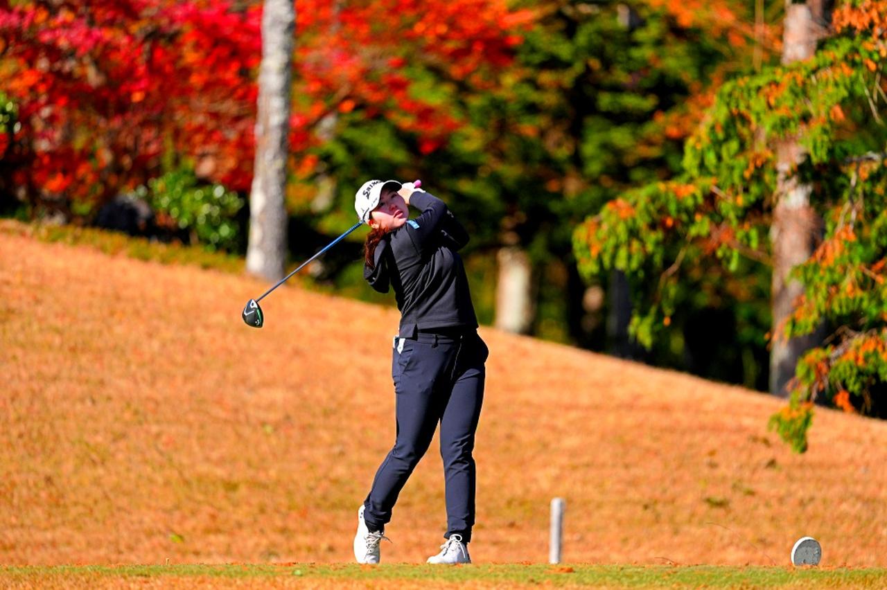 画像 : 15番目の画像 - 【スウィングをチェック】藤本愛菜のドライバーショット（撮影/姉崎正） - みんなのゴルフダイジェスト