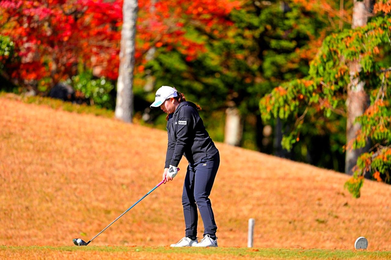 画像 : 1番目の画像 - 【スウィングをチェック】藤本愛菜のドライバーショット（撮影/姉崎正） - みんなのゴルフダイジェスト