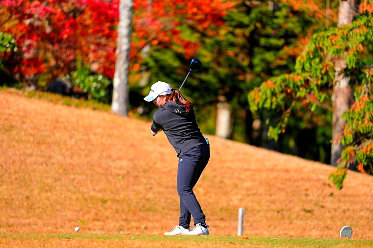 画像 : 3番目の画像 - 【スウィングをチェック】藤本愛菜のドライバーショット（撮影/姉崎正） - みんなのゴルフダイジェスト