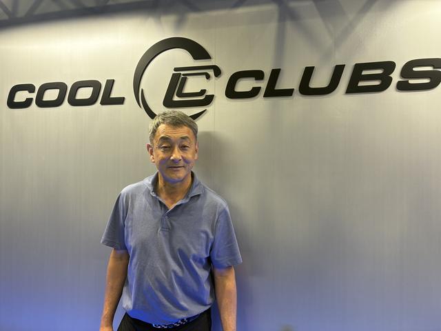 画像: テスターは平野義裕氏。東京の練習場・スイング碑文谷内にある「クールクラブス」のカリスマフィッターで試打経験も豊富。ヘッドとシャフトの性能を熟知する